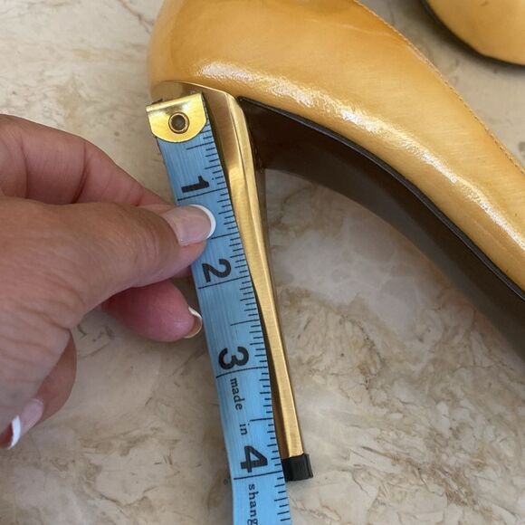 Stuart Weitzman Pumps Yellow Patent & Gold Heels - Picture 13 of 15
